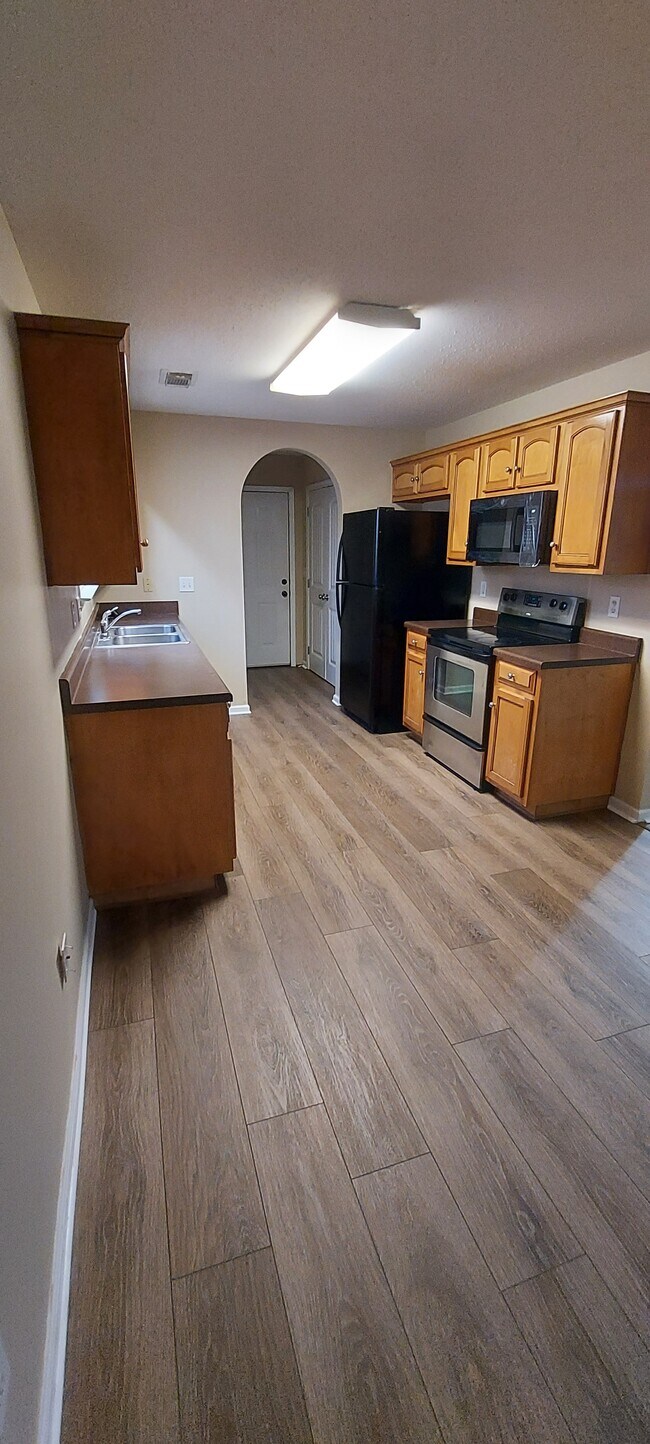 Building Photo - 16210 Stone Ridge Pkwy