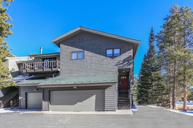 Primary Photo - Beautiful 4 bed, 4 bath with garage in Fri...