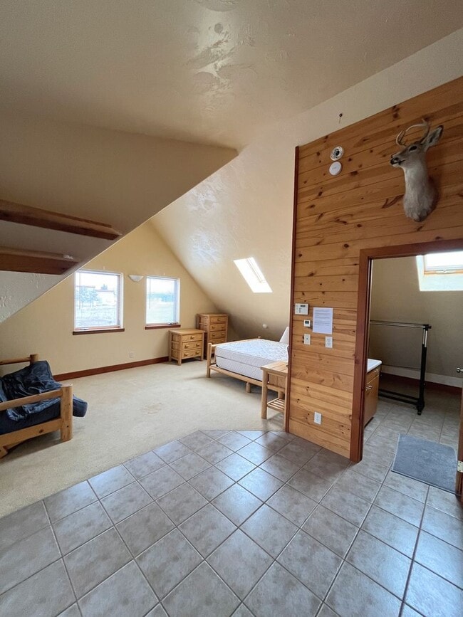 Building Photo - White