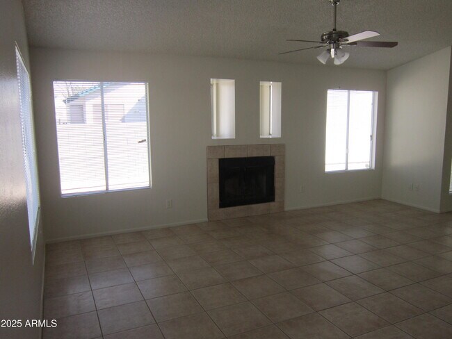 Building Photo - 8820 W Greenbrian Dr