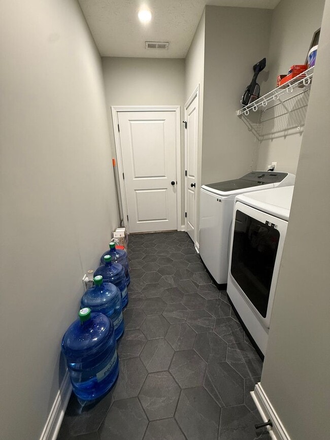 Building Photo - 128 Aiden Ln