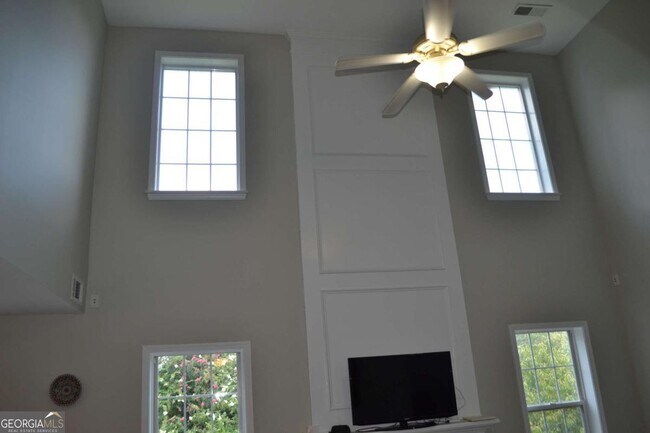 Building Photo - 1620 Grand Jct