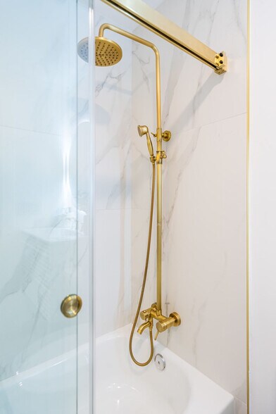 Building Photo - 42 White St Pl