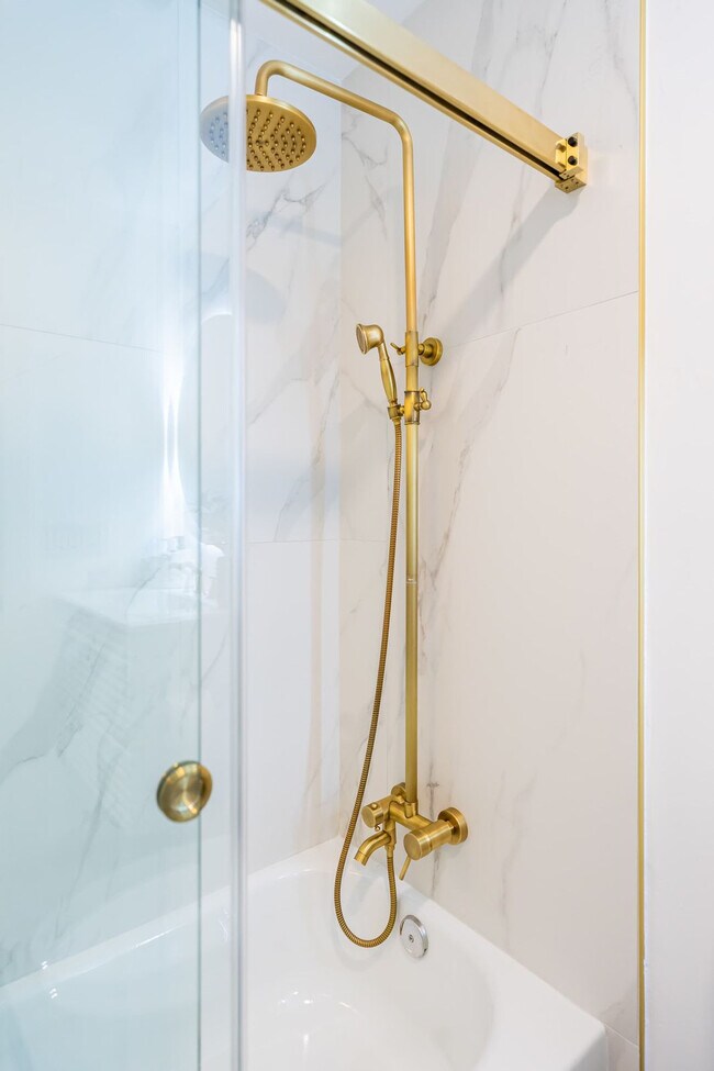 Building Photo - 42 White St Pl