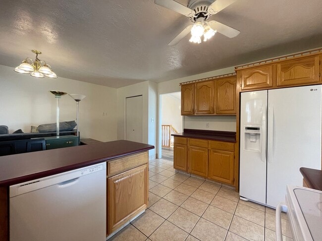 Building Photo - Spacious House on the Northeast Bench in Orem