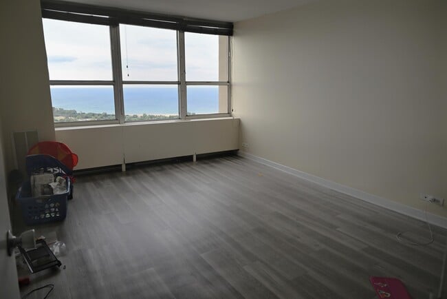 Building Photo - 655 W Irving Park Rd