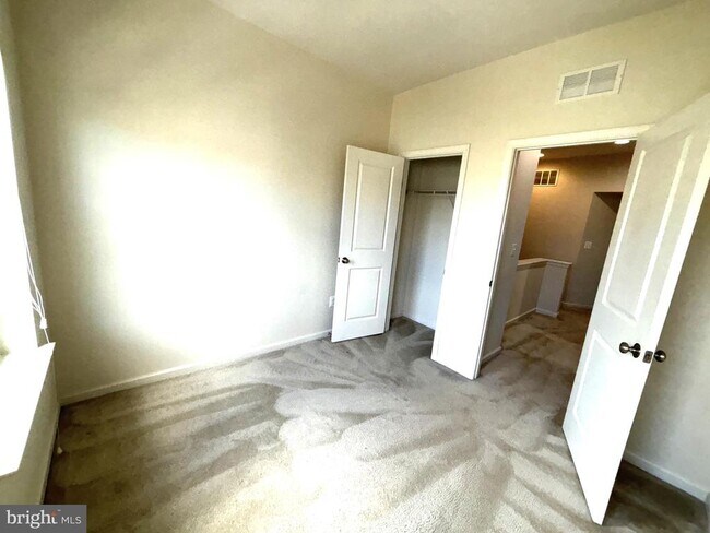 Building Photo - 22410 Glenbow Way