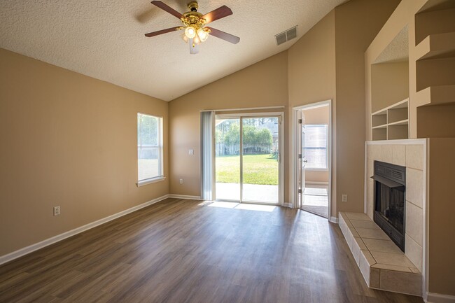 Building Photo - Great Rental in Litchfield at OakLeaf Plan...