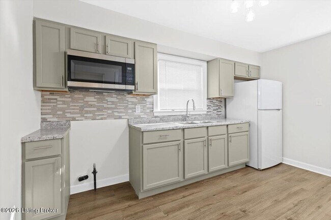 Building Photo - 1600 Algonquin Pkwy