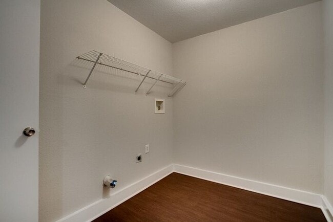 Building Photo - No Application Fees* $500 off 1st month re...