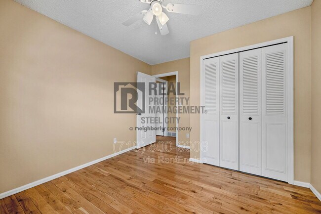 Building Photo - 12 Chicory Ct