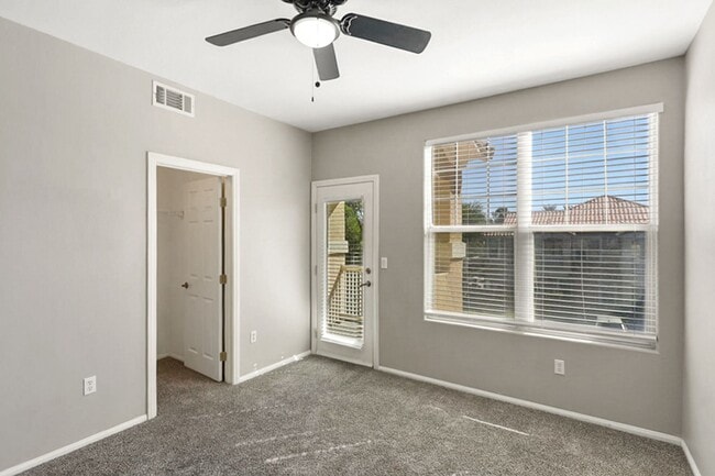 Building Photo - 3 Bedroom North Las Vegas Condo Convenient...