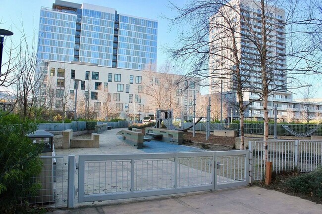Building Photo - WARC01