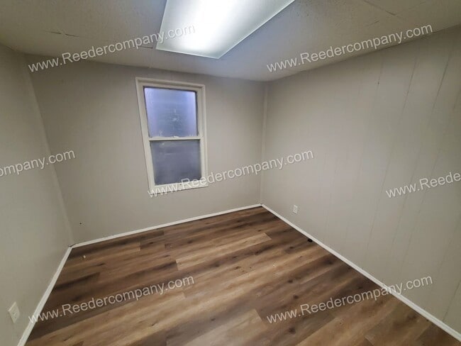 Building Photo - Private 1 bedroom house with Office space!!