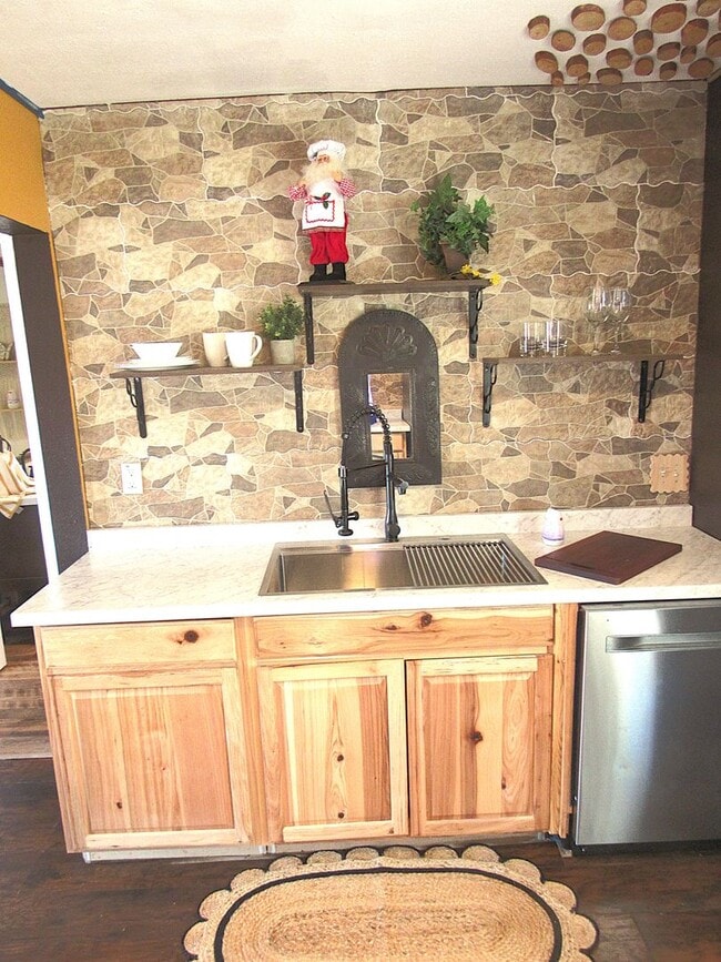 Building Photo - Fully Furnished Humble Duplex on the Water