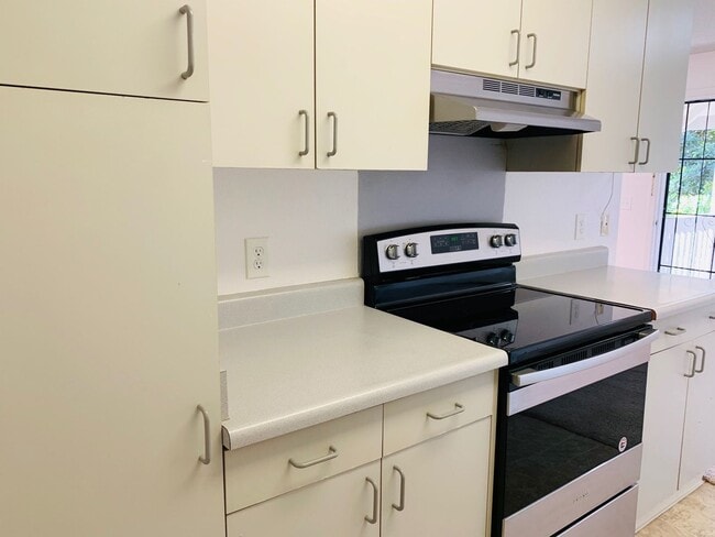 Building Photo - Great 2bd/1ba unit with 2 parking stalls at Pae Ko Gardens in Kapolei