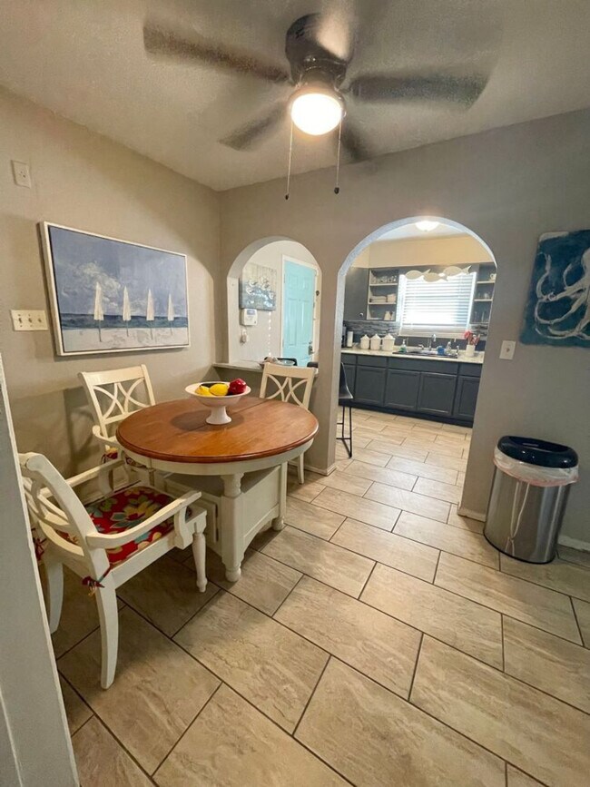Building Photo - 2521 Avenue Q