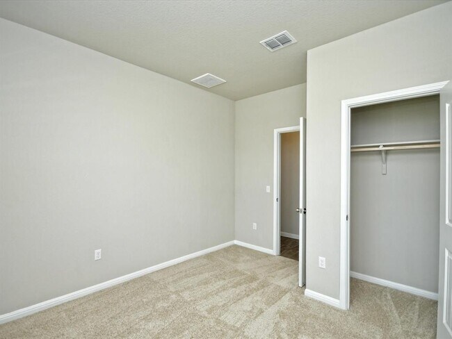 Building Photo - 413 Rainmaker Ln