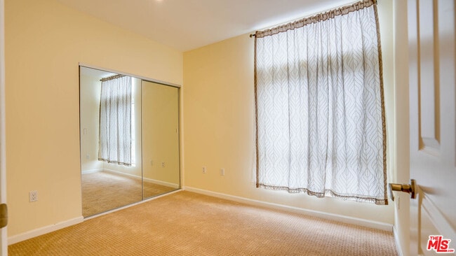 Building Photo - 155 S Oxford Ave