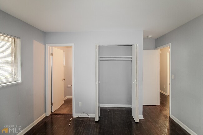 Building Photo - 2375 Surrey Trail