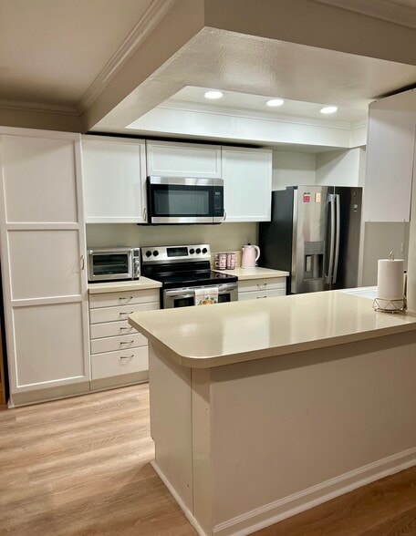 Kitchen - 911 N Kings Rd