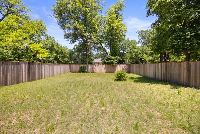 Building Photo - 2535 Exline St