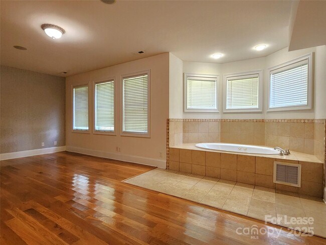 Building Photo - 5524 Strabane Dr
