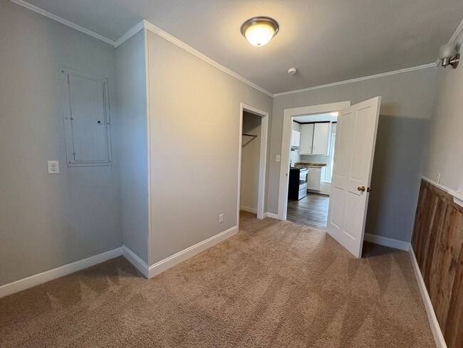 Building Photo - 3 Bedroom, 1 Bathroom House in Liberty!