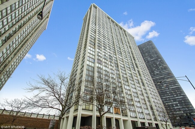 Primary Photo - 5445 N Sheridan Rd