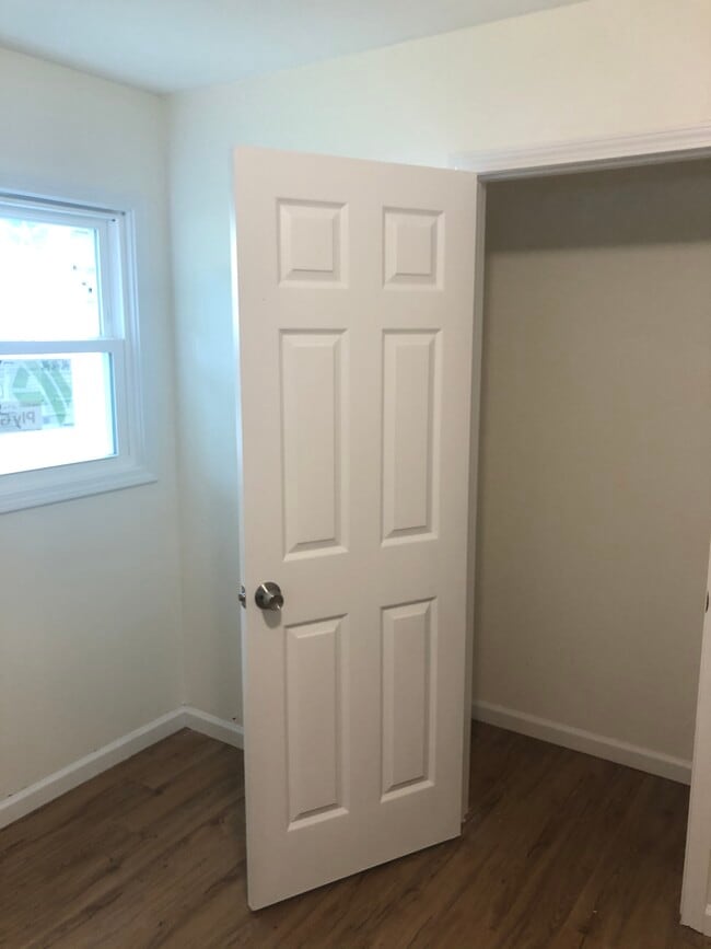 Building Photo - 9215 ARISTIDES DR