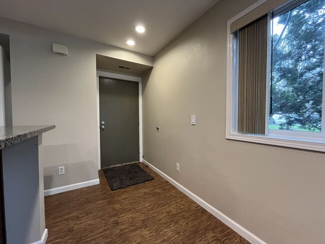 Building Photo - Ground Floor End Unit on Jantzen Beach with River Views & Flexible Living Space