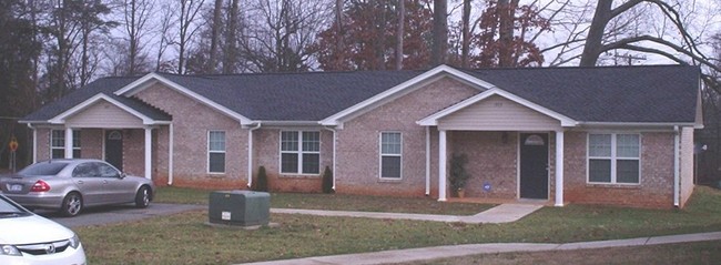 Building Photo - Hilldale Drive Apartments