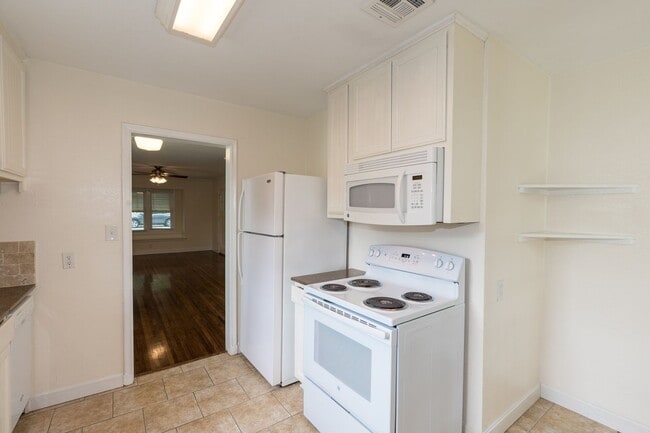 Building Photo - Beautiful 2 Bedroom, 1 Bath Home Coming Soon!