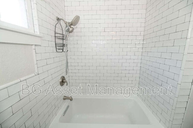 Building Photo - 5524 Shattuck Ave.