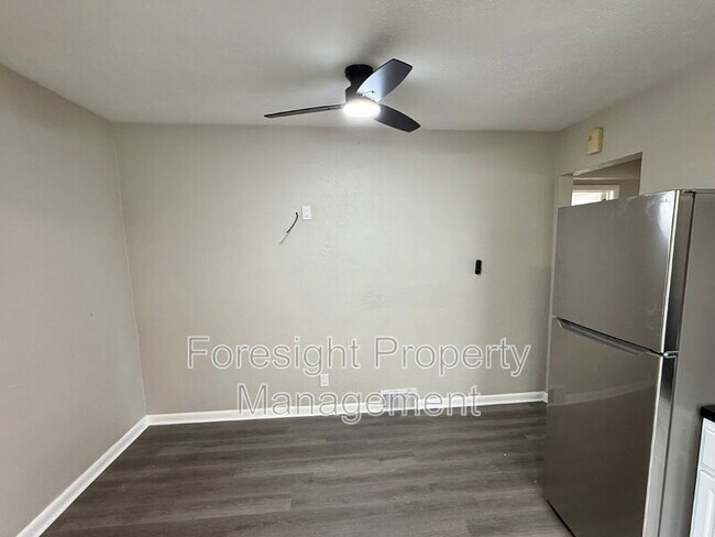 Building Photo - 654 E 240th St