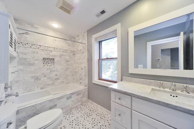 Bathroom 1 (2nd floor) - 2500 N Francisco Ave