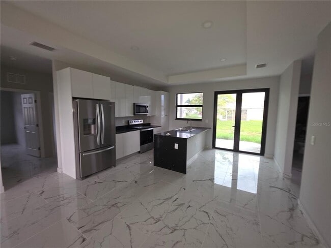 Building Photo - 1035 Kismet Pkwy W