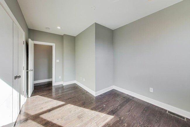 Building Photo - 1813 D St NE