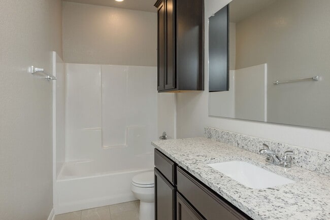 Building Photo - Beautifully designed and thoughtfully maintained duplex