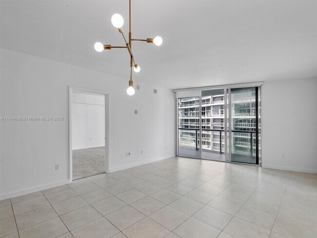 Building Photo - 475 Brickell Ave