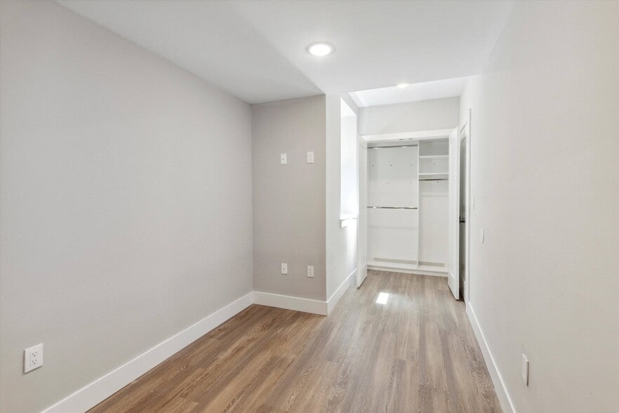 Building Photo - 1914 N Gratz St