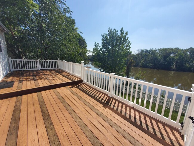 Building Photo - Waterfront! Spacious, updated, 4-bedroom &...
