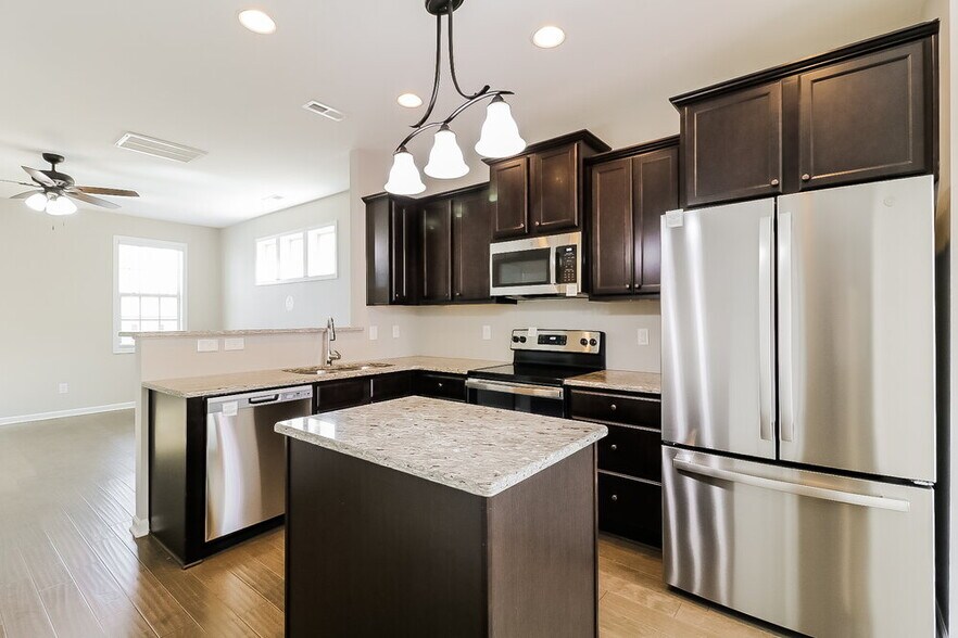 Building Photo - 67 Dropseed Ln