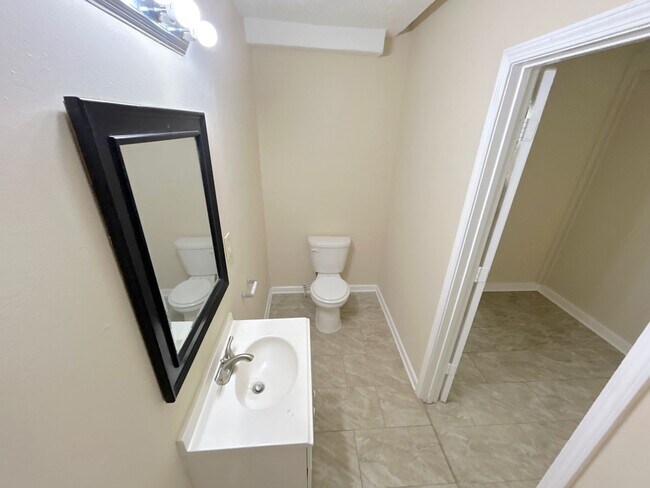 Building Photo - 4376 Willow Rd