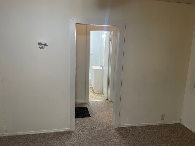 Building Photo - 74 Sunset Cir