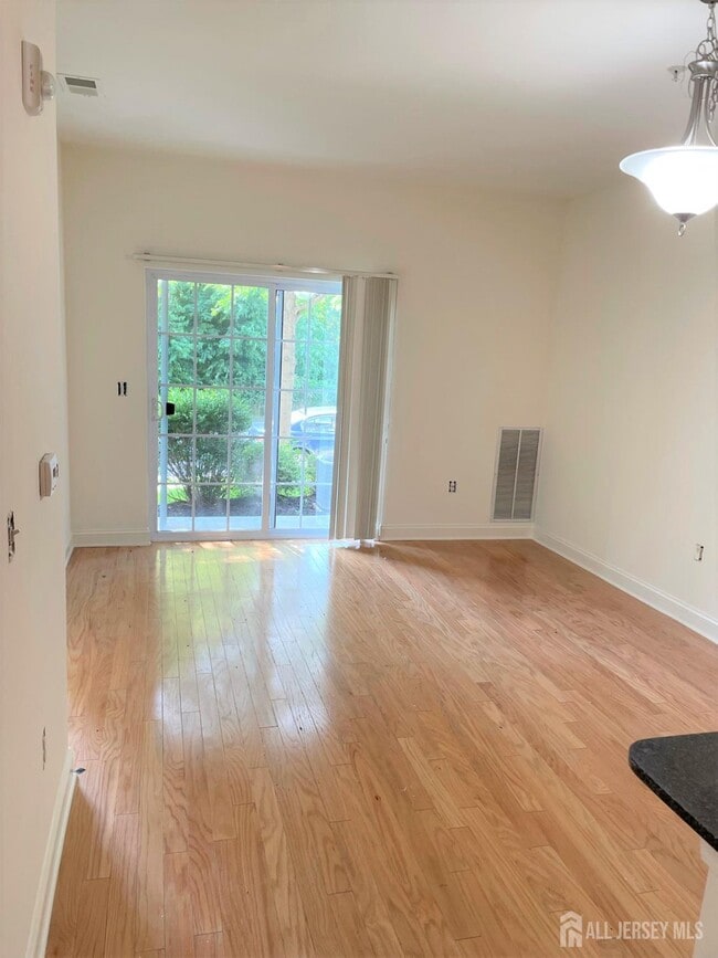 Building Photo - 1118 Giordano Ave