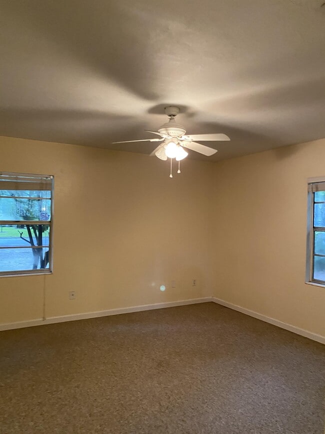 Building Photo - 115 SW 24th Ave