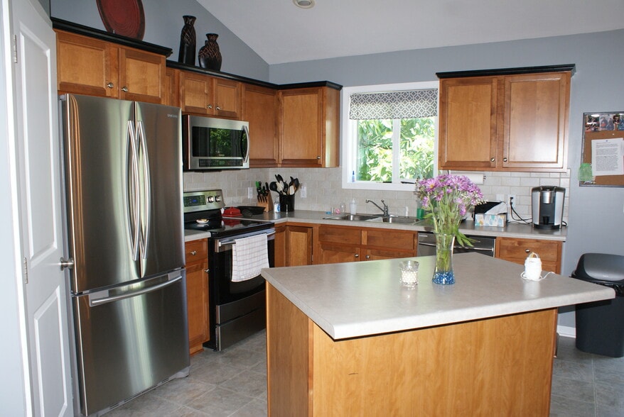 Building Photo - 11933 Maplegrove Dr