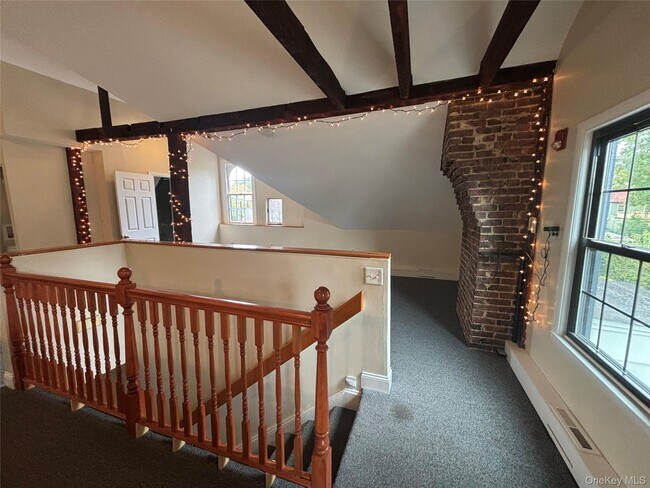 Building Photo - 113 Academy St