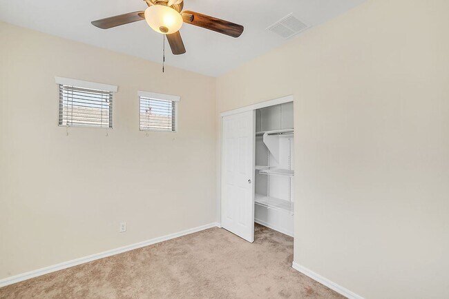 Building Photo - Great Queen Creek Location!